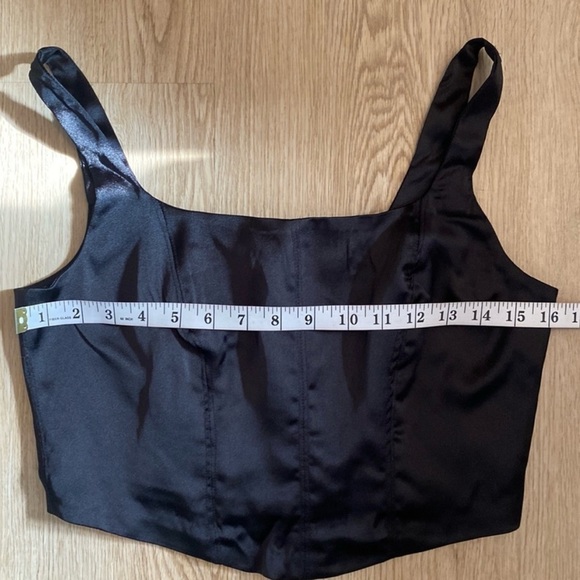 HOUSE OF HARLOW 1960 - Women's Satin Like Black Crop Top Size Medium New - Picture 4 of 7